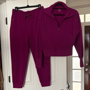 Old Navy Dynamic Fleece 3/4 zip & jogger set. Excellent condition, both Medium